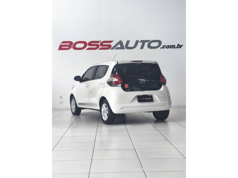 FIAT - MOBI - 2016/2017 - Branca - R$ 43.900,00