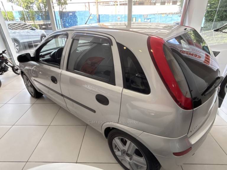 CHEVROLET - CORSA - 2004/2004 - Prata - R$ 19.900,00