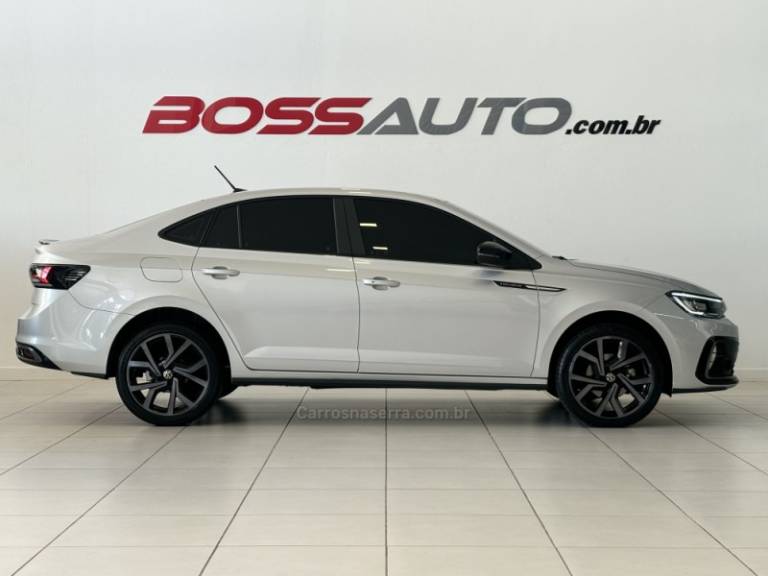 VOLKSWAGEN - VIRTUS - 2023/2024 - Prata - R$ 137.900,00