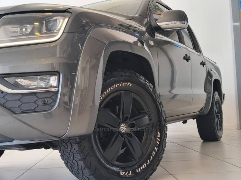 VOLKSWAGEN - AMAROK - 2016/2017 - Cinza - R$ 112.900,00