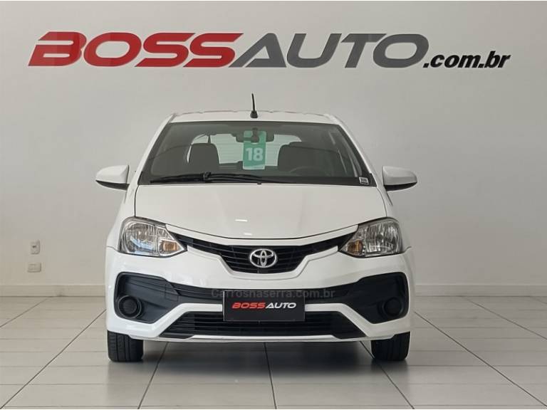 TOYOTA - ETIOS - 2017/2018 - Branca - R$ 59.800,00