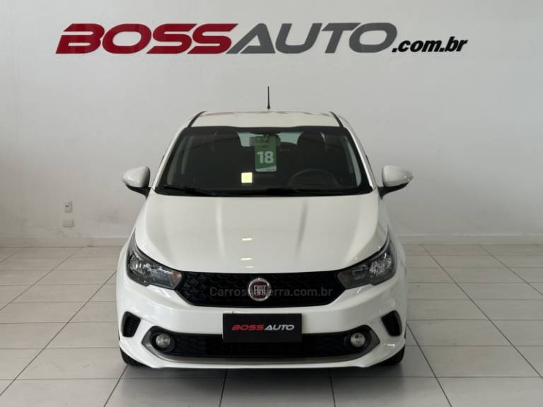 FIAT - ARGO - 2017/2018 - Branca - R$ 55.900,00