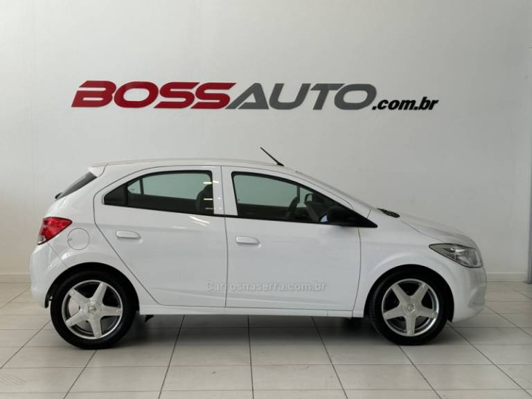 CHEVROLET - ONIX - 2014/2015 - Branca - R$ 45.900,00