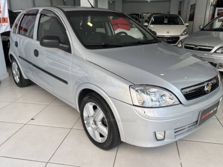 CHEVROLET - CORSA - 2004/2004 - Prata - R$ 19.900,00