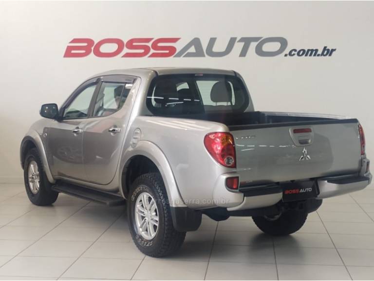 MITSUBISHI - L200 TRITON - 2016/2017 - Prata - Sob Consulta