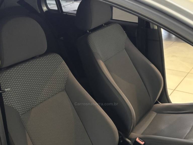 VOLKSWAGEN - GOL - 2010/2011 - Prata - R$ 36.900,00
