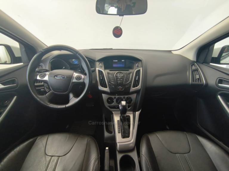 FORD - FOCUS - 2013/2014 - Branca - R$ 49.900,00