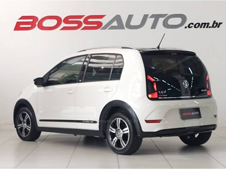 VOLKSWAGEN - UP - 2018/2019 - Branca - R$ 68.500,00