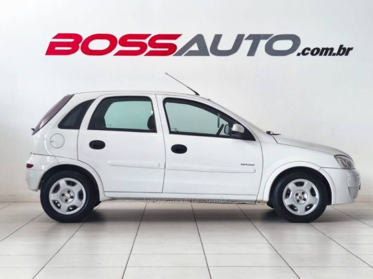 CHEVROLET - CORSA - 2011/2012 - Branca - R$ 33.900,00