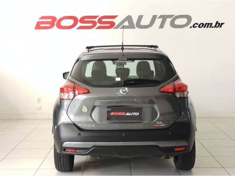 NISSAN - KICKS - 2016/2017 - Cinza - R$ 79.900,00