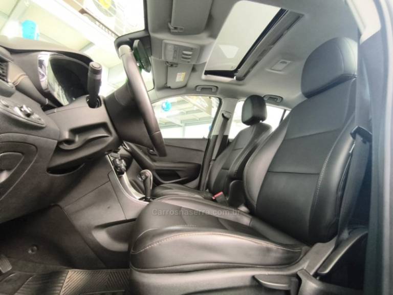 CHEVROLET - TRACKER - 2017/2018 - Cinza - R$ 88.700,00