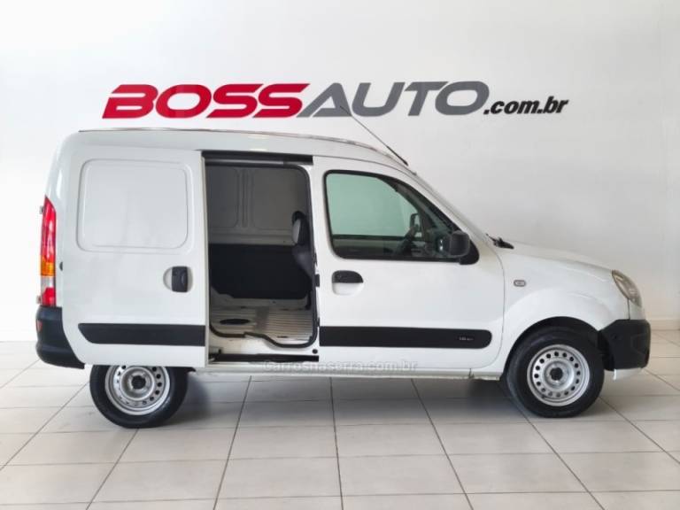 RENAULT - KANGOO - 2014/2015 - Branca - R$ 49.900,00