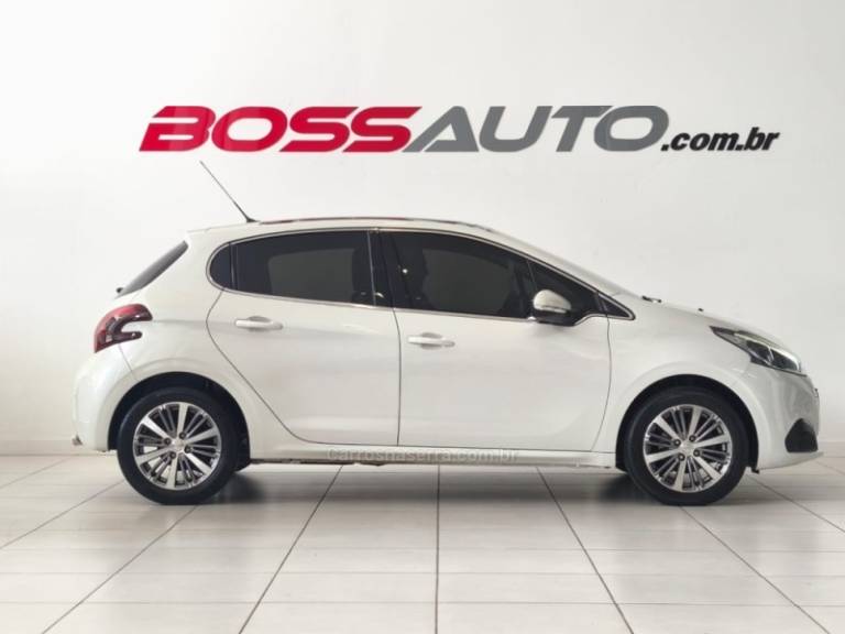 PEUGEOT - 208 - 2016/2017 - Branca - R$ 59.500,00