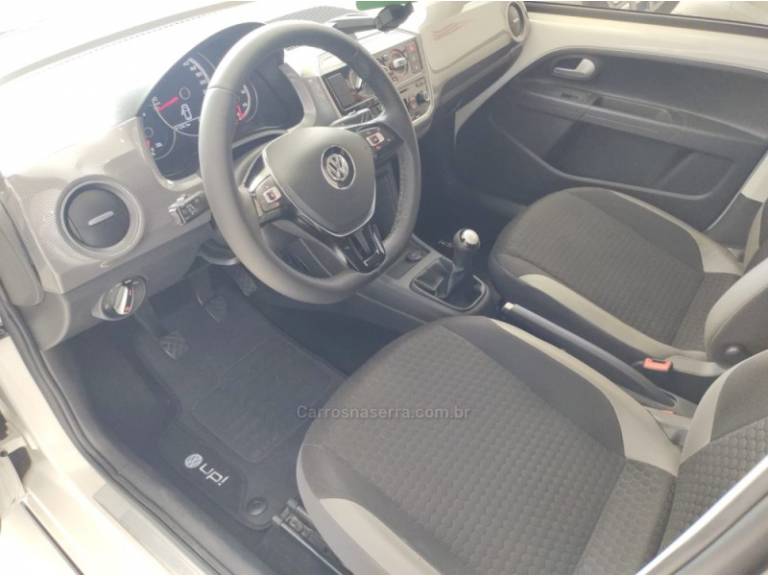 VOLKSWAGEN - UP - 2018/2019 - Branca - R$ 68.500,00