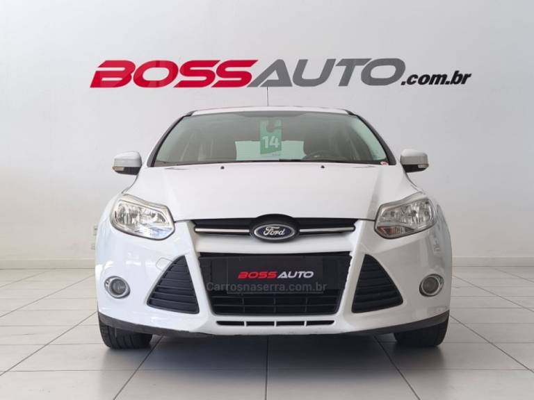 FORD - FOCUS - 2013/2014 - Branca - R$ 49.900,00