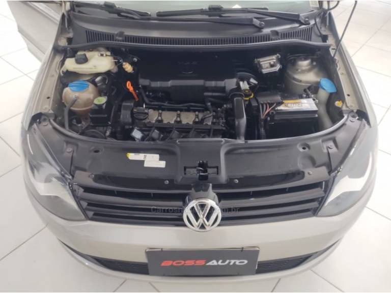 VOLKSWAGEN - FOX - 2013/2014 - Prata - R$ 37.900,00