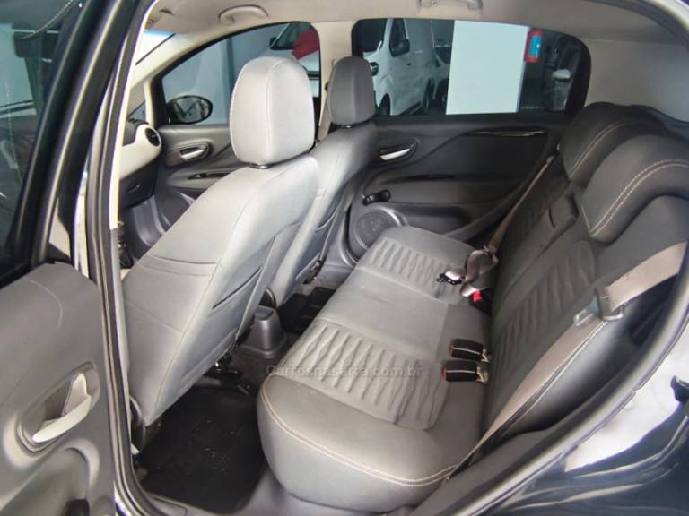 FIAT - PUNTO - 2014/2015 - Preta - R$ 45.500,00