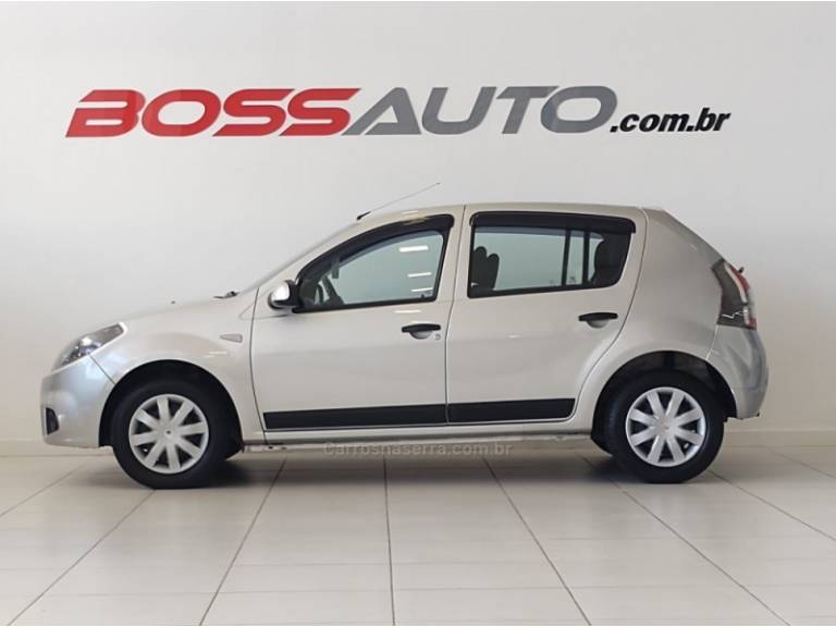 RENAULT - SANDERO - 2013/2014 - Prata - R$ 35.800,00