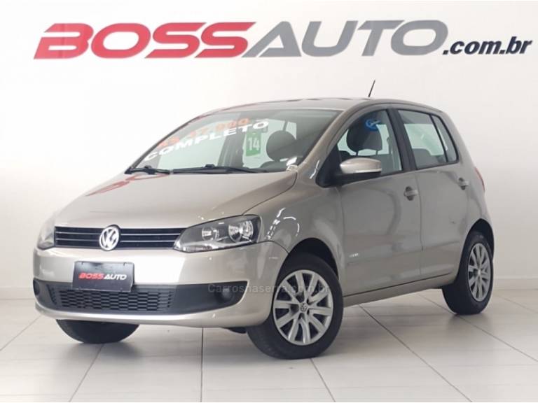 VOLKSWAGEN - FOX - 2013/2014 - Prata - R$ 37.900,00