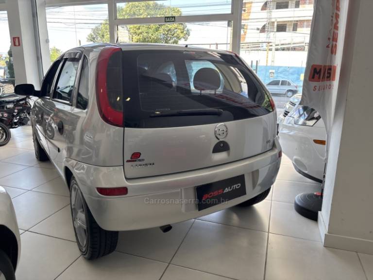 CHEVROLET - CORSA - 2004/2004 - Prata - R$ 19.900,00