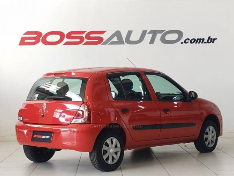 RENAULT - CLIO - 2013/2014 - Vermelha - R$ 28.000,00