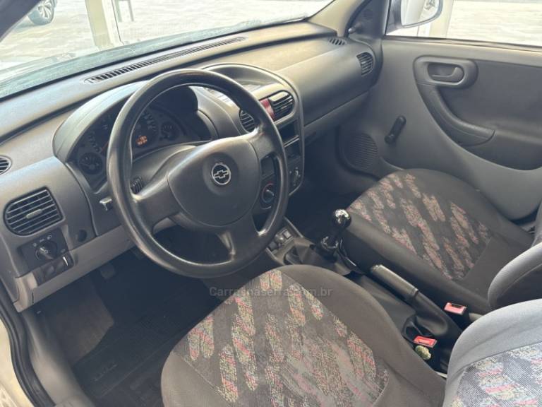 CHEVROLET - CORSA - 2004/2004 - Prata - R$ 19.900,00