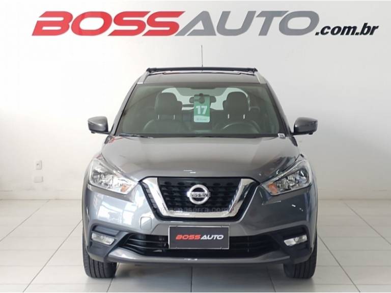 NISSAN - KICKS - 2016/2017 - Cinza - R$ 79.900,00