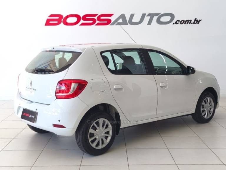 RENAULT - SANDERO - 2017/2018 - Branca - R$ 39.900,00