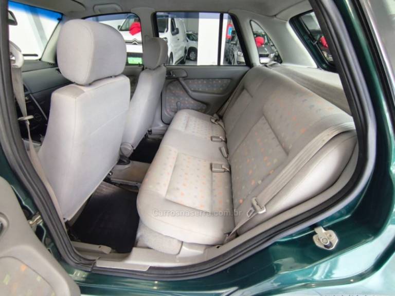 VOLKSWAGEN - GOL - 2001/2002 - Verde - R$ 17.900,00