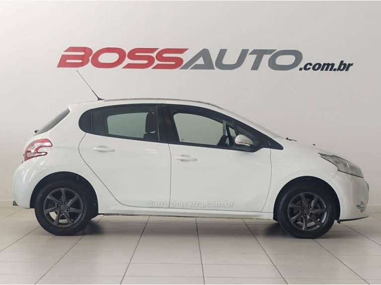 PEUGEOT - 208 - 2014/2015 - Branca - R$ 41.900,00