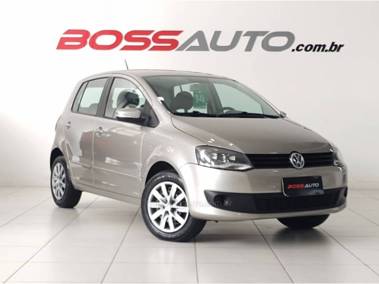 VOLKSWAGEN - FOX - 2013/2014 - Prata - R$ 39.900,00