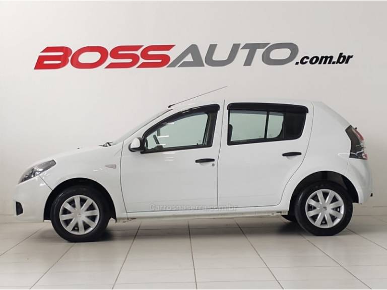 RENAULT - SANDERO - 2014/2014 - Branca - R$ 34.900,00