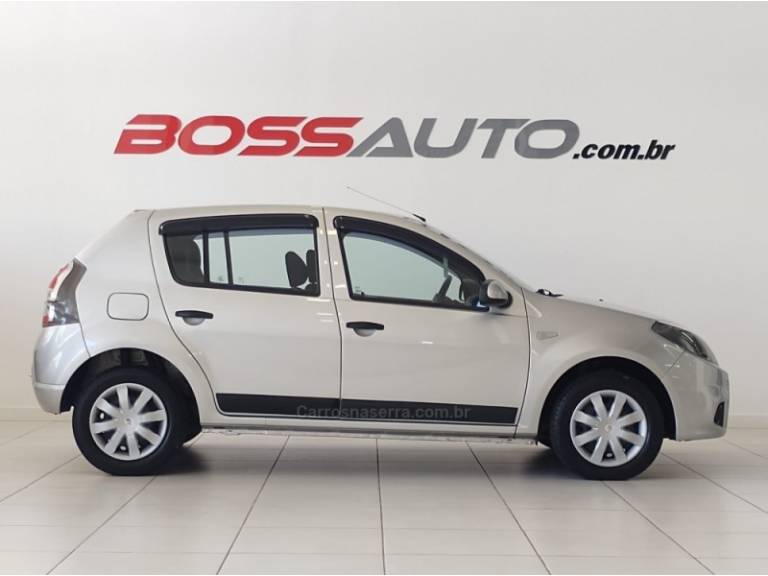 RENAULT - SANDERO - 2013/2014 - Prata - R$ 35.800,00