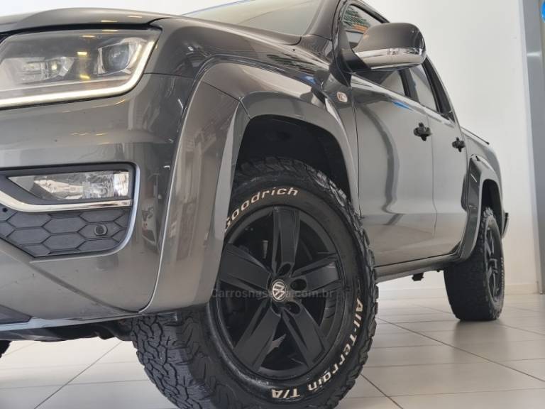 VOLKSWAGEN - AMAROK - 2016/2017 - Cinza - R$ 120.900,00