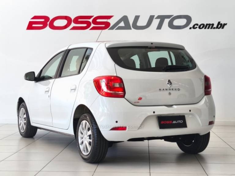 RENAULT - SANDERO - 2017/2018 - Branca - R$ 39.900,00