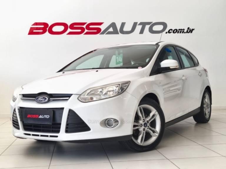 FORD - FOCUS - 2013/2014 - Branca - R$ 49.900,00