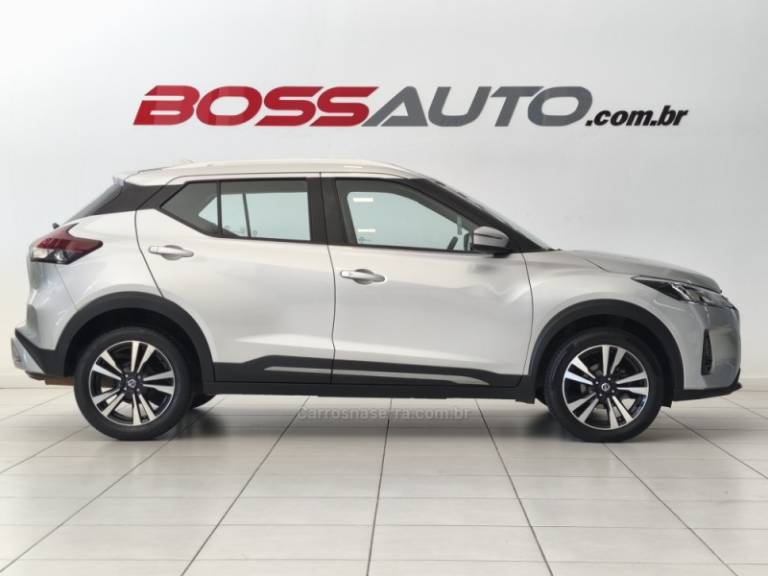 NISSAN - KICKS - 2022/2022 - Prata - R$ 96.500,00