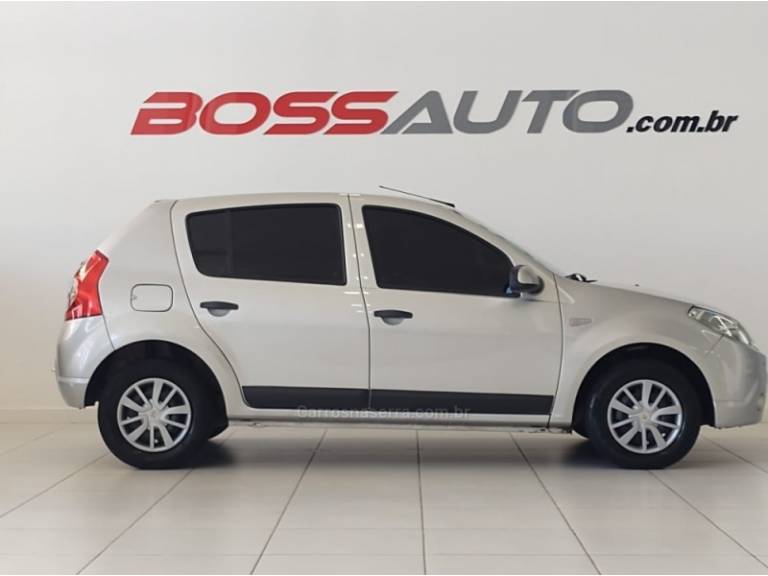 RENAULT - SANDERO - 2010/2011 - Prata - R$ 29.900,00