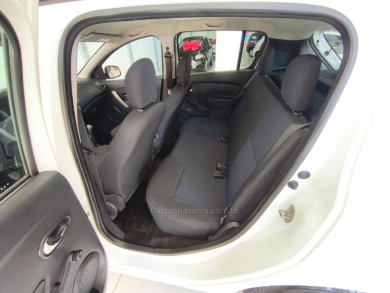 RENAULT - SANDERO - 2017/2018 - Branca - R$ 39.900,00
