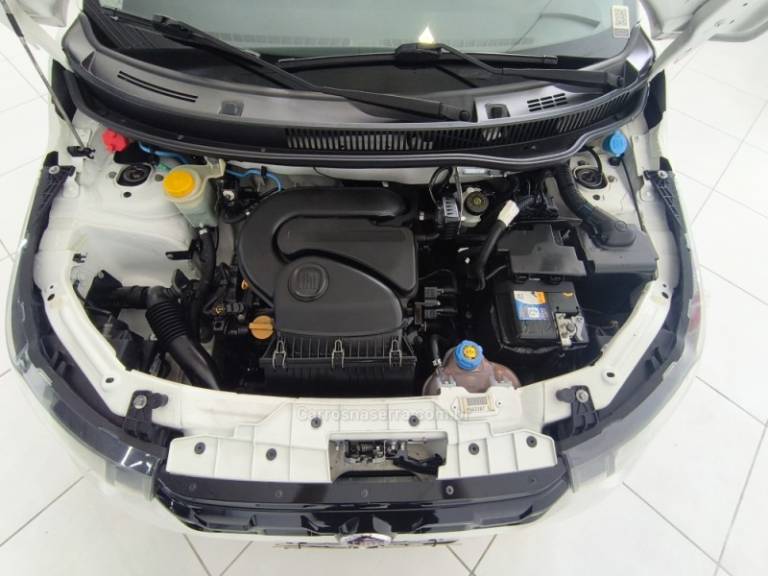 FIAT - MOBI - 2016/2017 - Branca - R$ 43.900,00