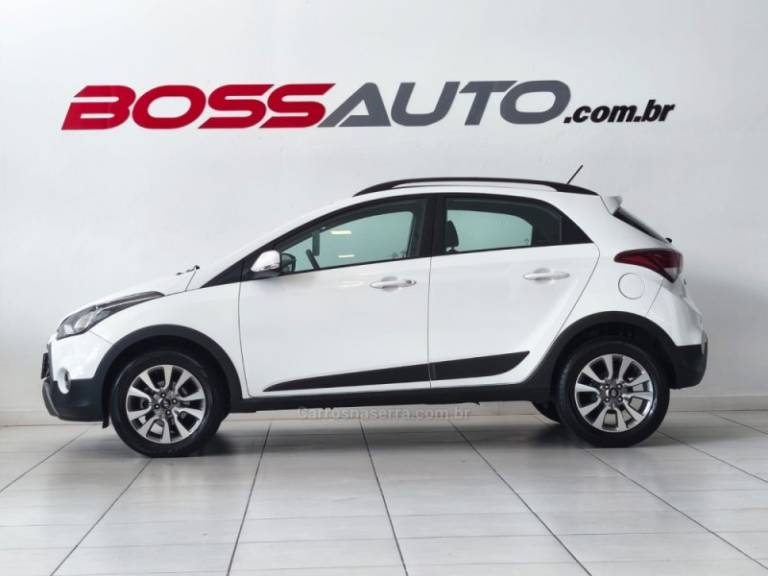HYUNDAI - HB20X - 2017/2018 - Branca - R$ 64.500,00